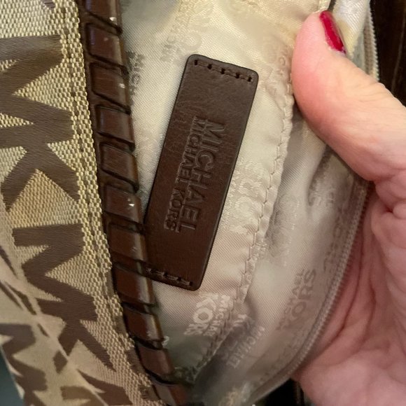 Michael Kors Bennet Hobo Bag signature colors - Picture 4 of 7